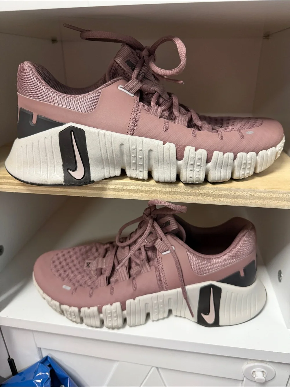 Nike Women's Mauve Pink Flexible Training Shoe with White Sole